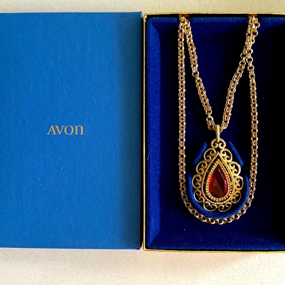 VTG Avon Granada necklace NIB